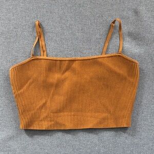 Aritzia Babaton Ribbed sculpt knit top